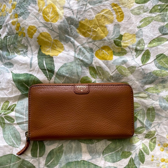 Fossil Zipper Wallet - Picture 1 of 6